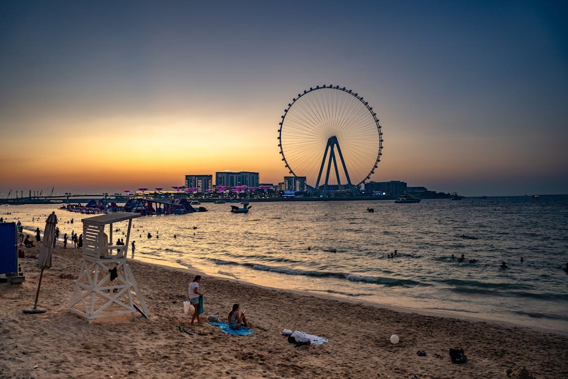JBR beachfront with families on The Walk